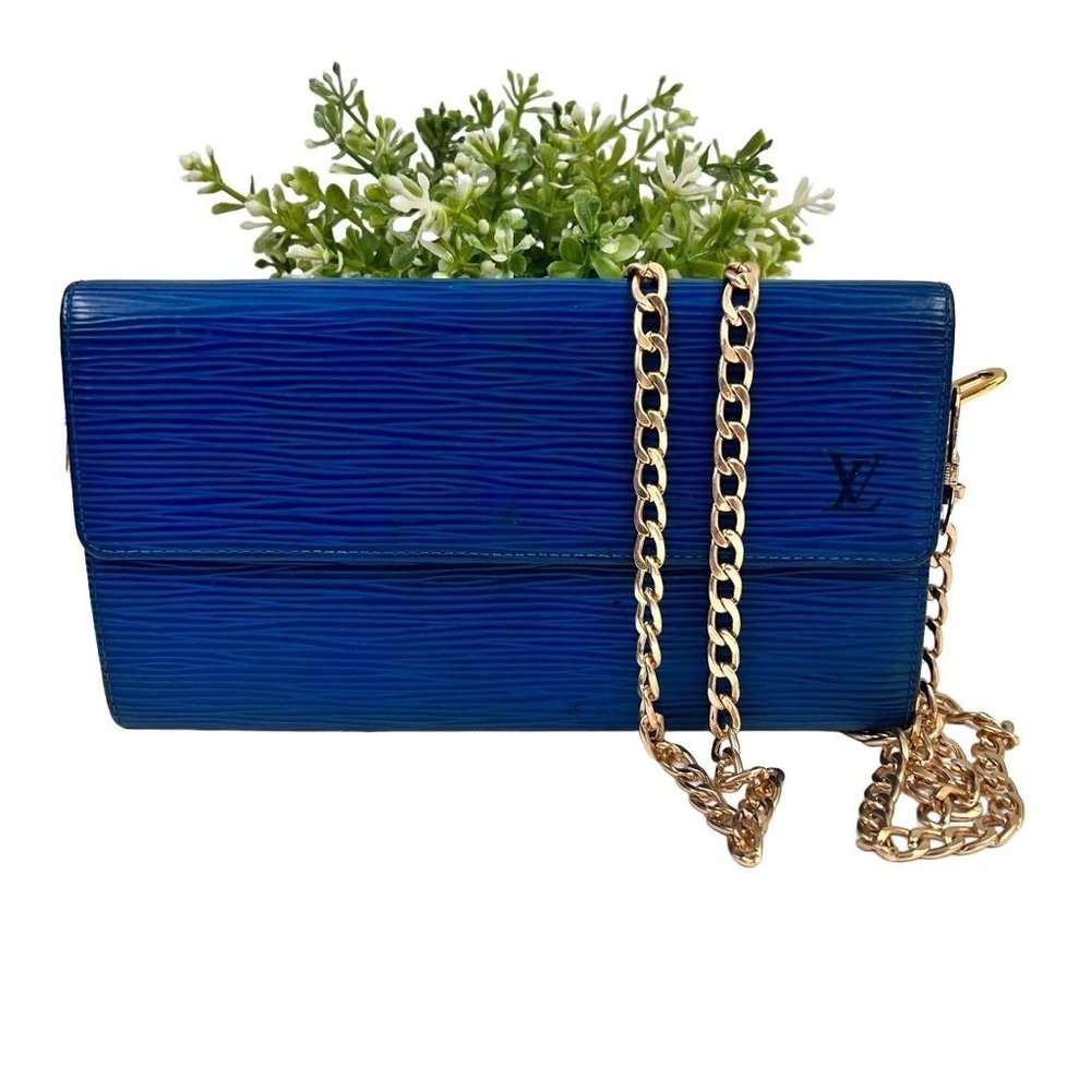 CA1906 Auth Louis Vuitton Sarah Long Bifold Wallet on CHAIN Blue Epi Leather